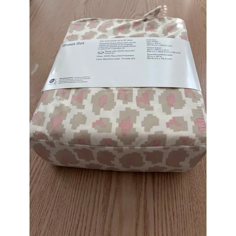 New Twin/Twin XL Microfiber Sheet Set Light Pink Animal Print 🐯Room Essentials